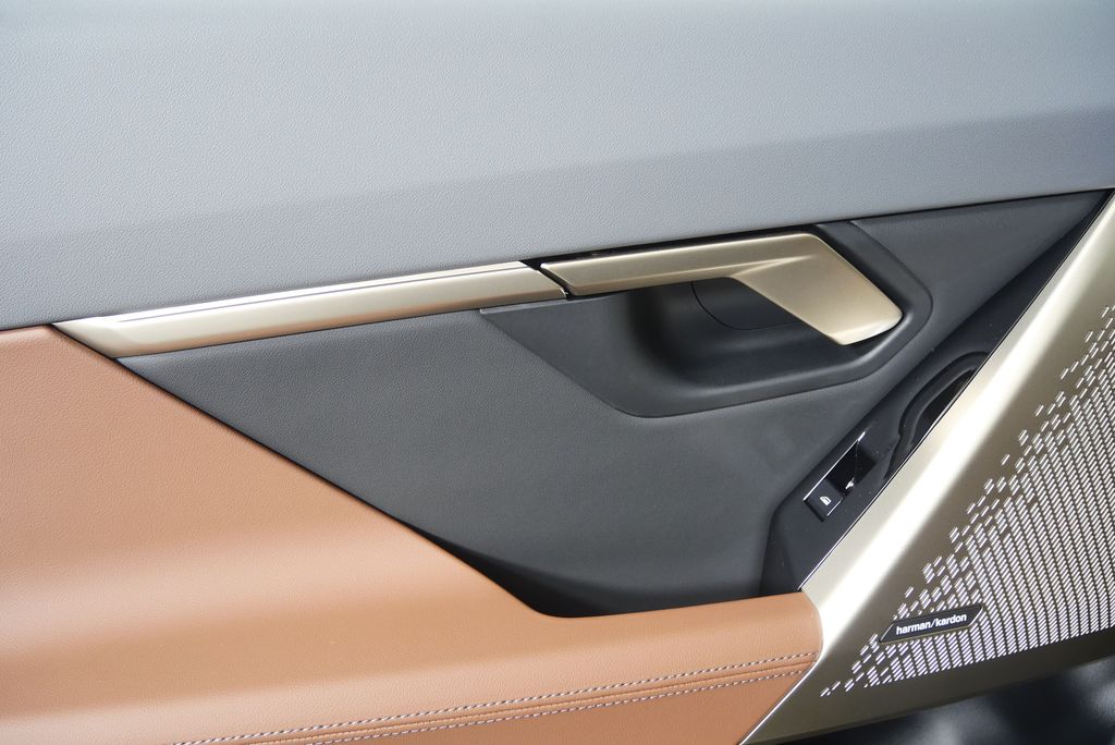 Thumbnail: 2026 BMW 5 Series - 14