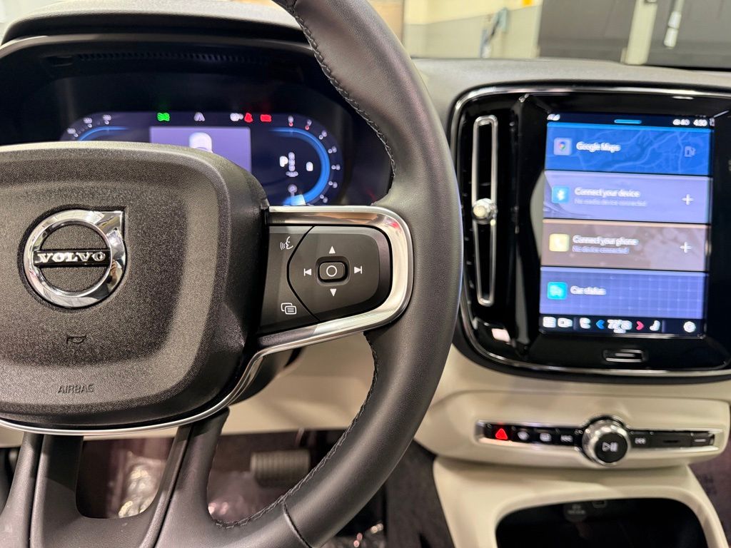 Thumbnail: 2025 Volvo XC40 - 11