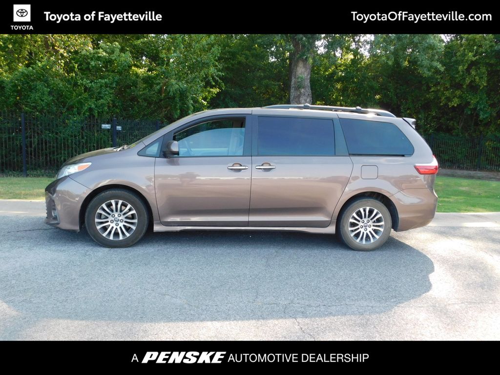 Thumbnail: 2020 Toyota Sienna - 8