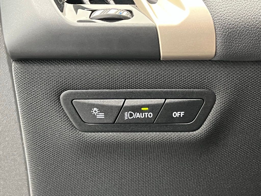 Thumbnail: 2026 BMW iX - 19