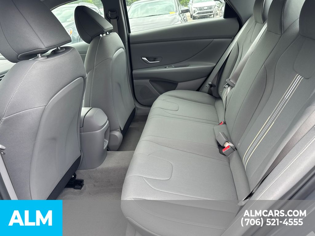2025 Hyundai Elantra SEL Sport photo 12
