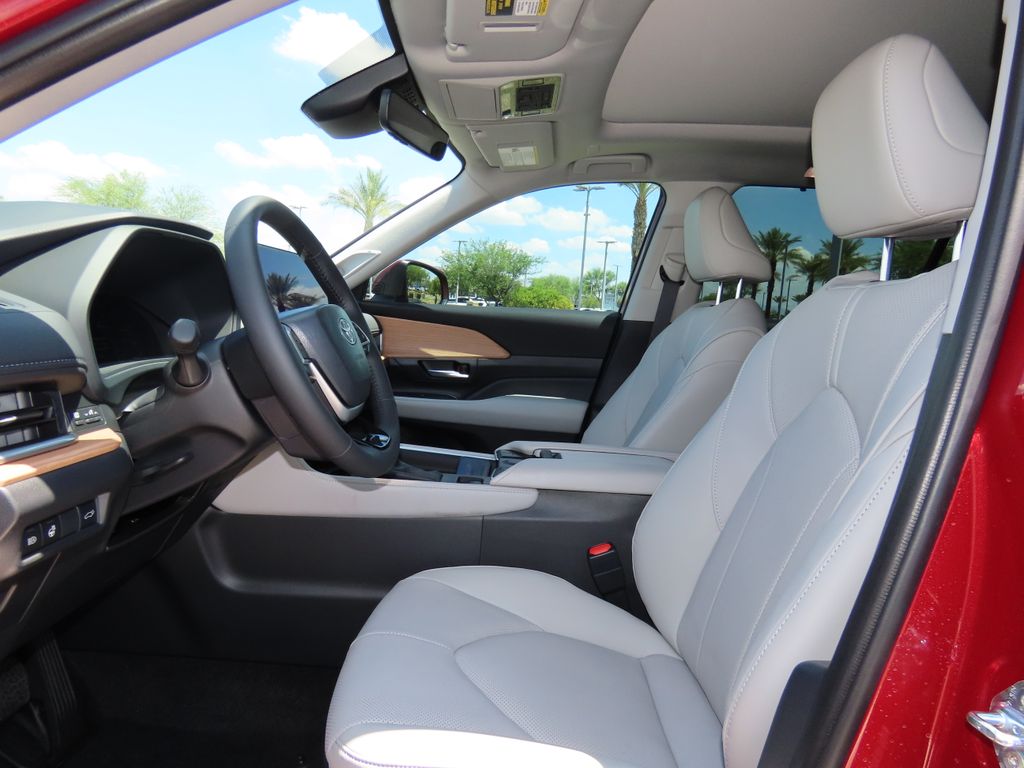 2025 Toyota Grand Highlander Limited 18
