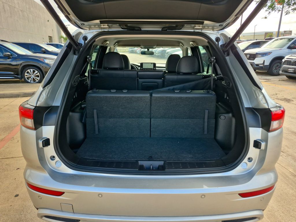 2023 Mitsubishi Outlander SE Silver at North Houston Mitsubishi