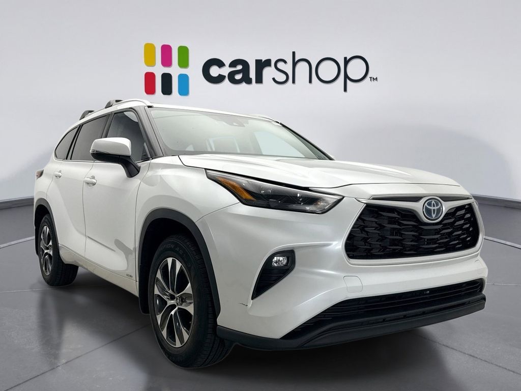 Thumbnail: 2022 Toyota Highlander - 7