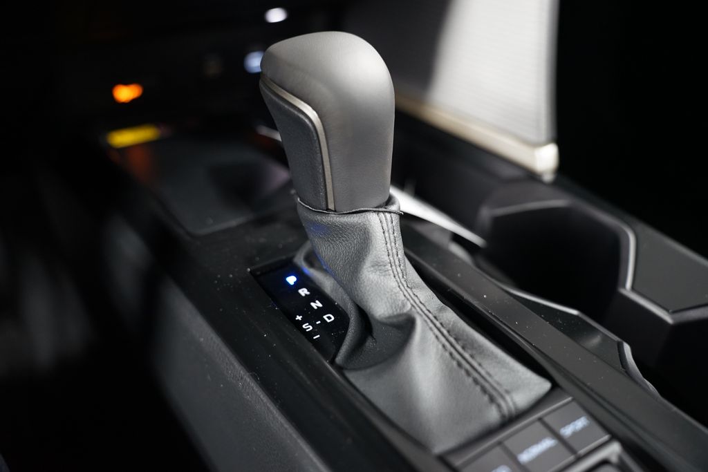 2025 Toyota Camry SE 23