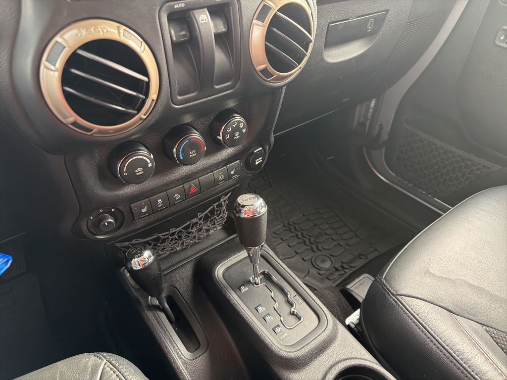 Thumbnail: 2017 Jeep Wrangler - 13