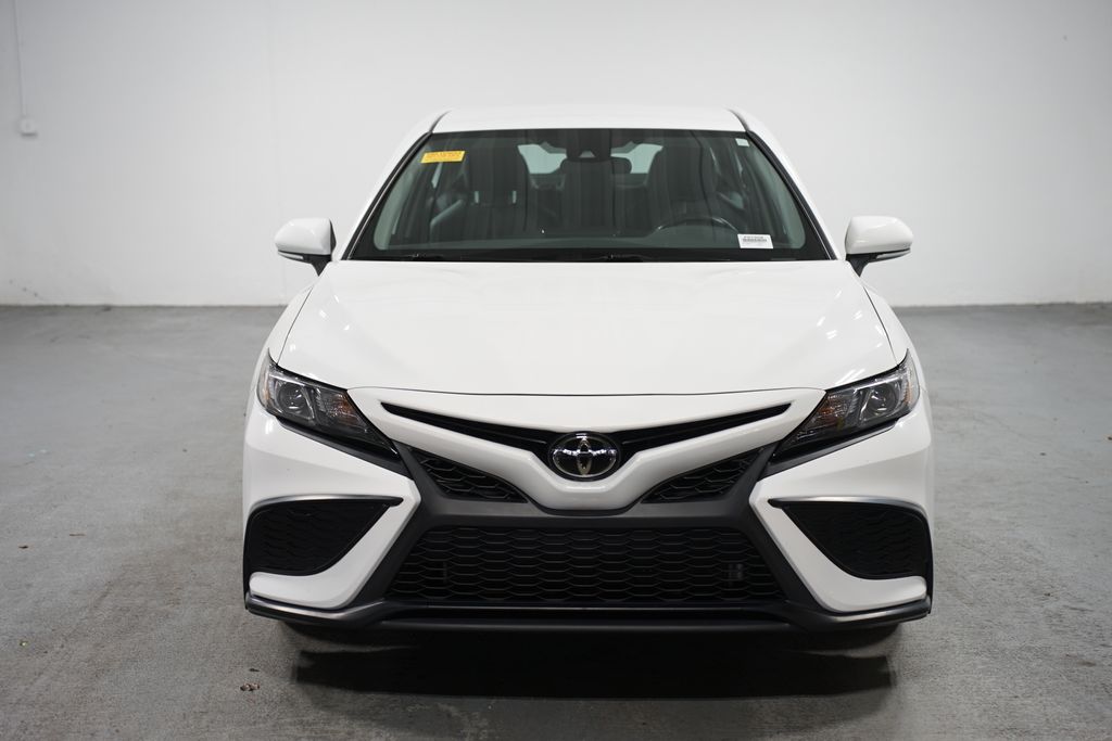 2023 Toyota Camry SE 2