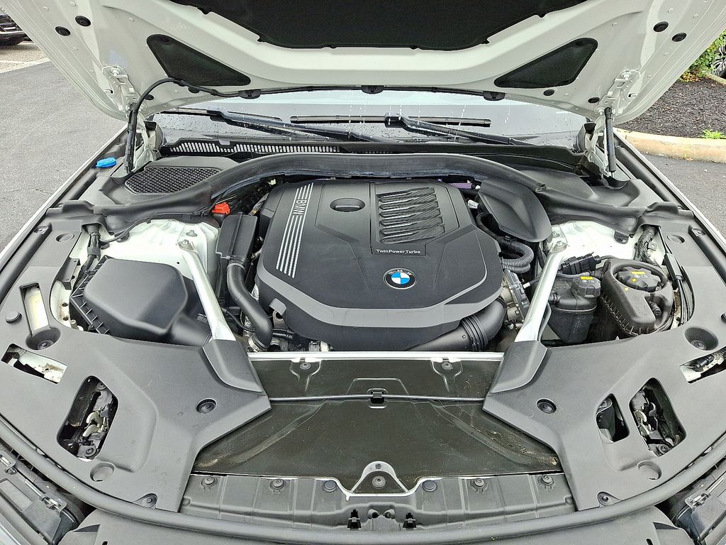 Thumbnail: 2021 BMW 5 Series - 30