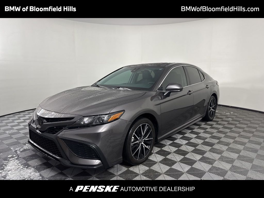 2021 Toyota Camry SE -
                Bloomfield Hills, MI