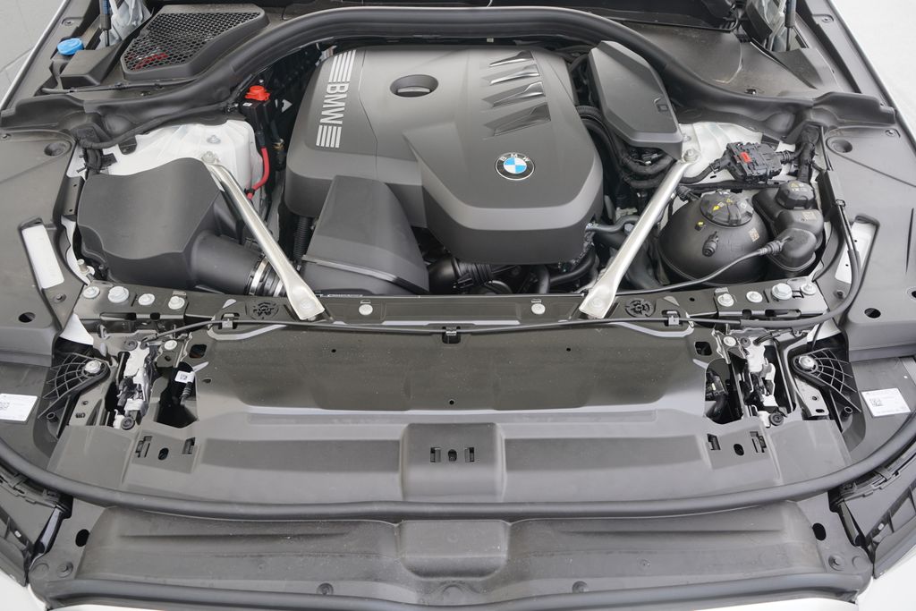 Thumbnail: 2025 BMW 5 Series - 22