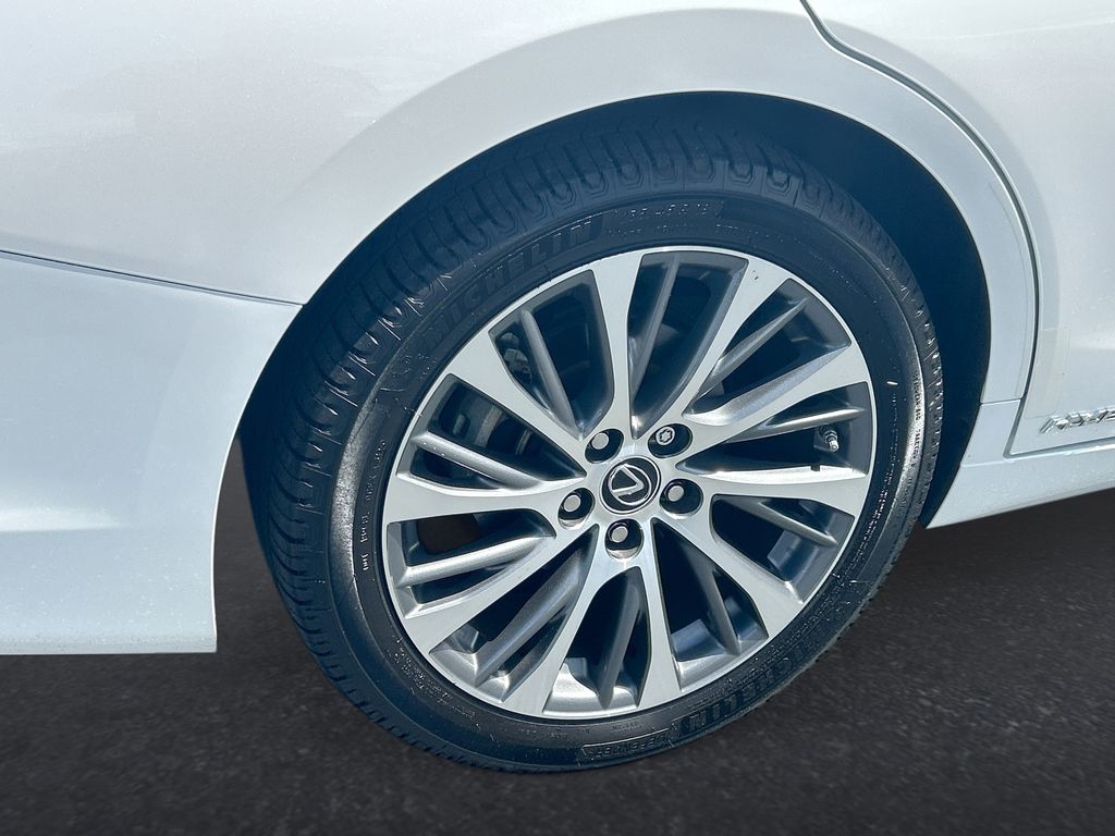 Thumbnail: 2021 Lexus ES - 29