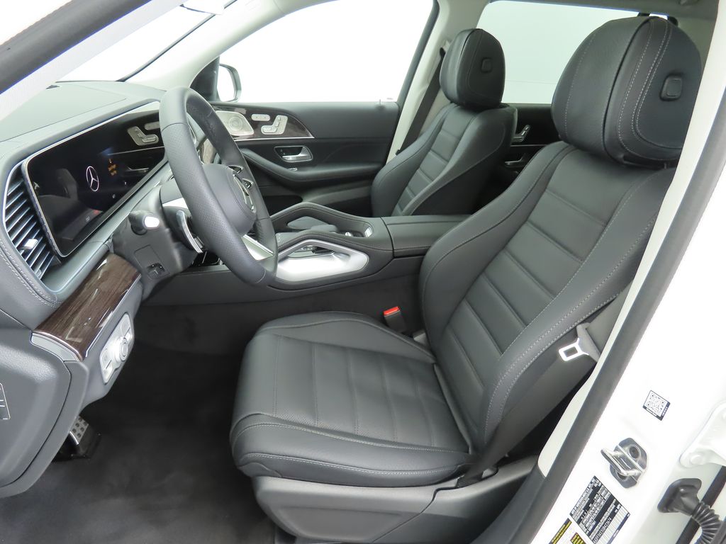 2025 Mercedes-Benz GLS 450 4MATIC 19