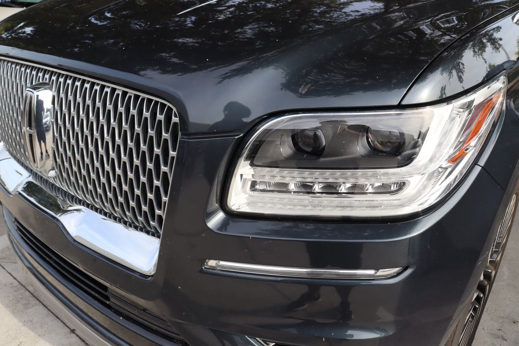 Thumbnail: 2021 Lincoln Navigator - 3