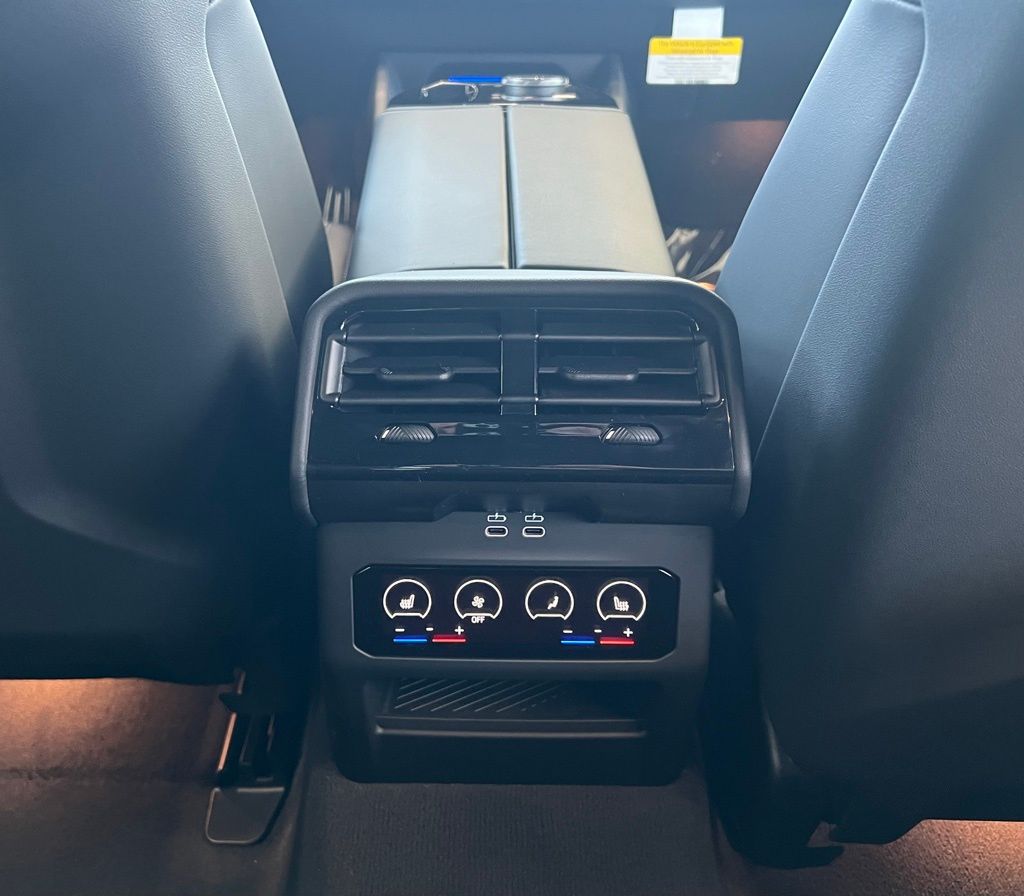 Thumbnail: 2026 BMW M5 - 10