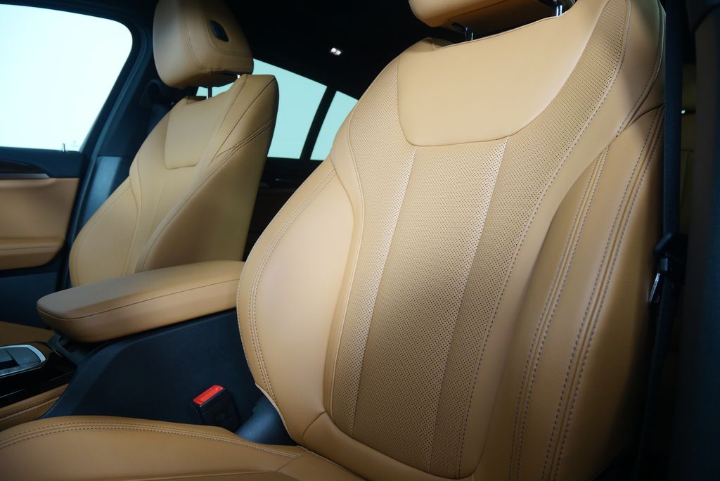 Thumbnail: 2023 BMW X4 - 11