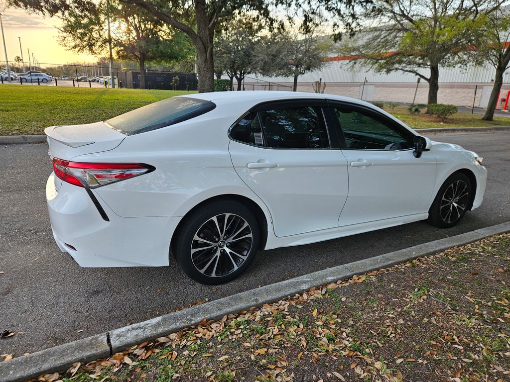 2018 Toyota Camry SE 5