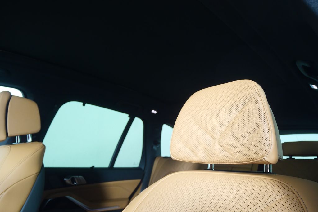 Thumbnail: 2026 BMW X5 - 11