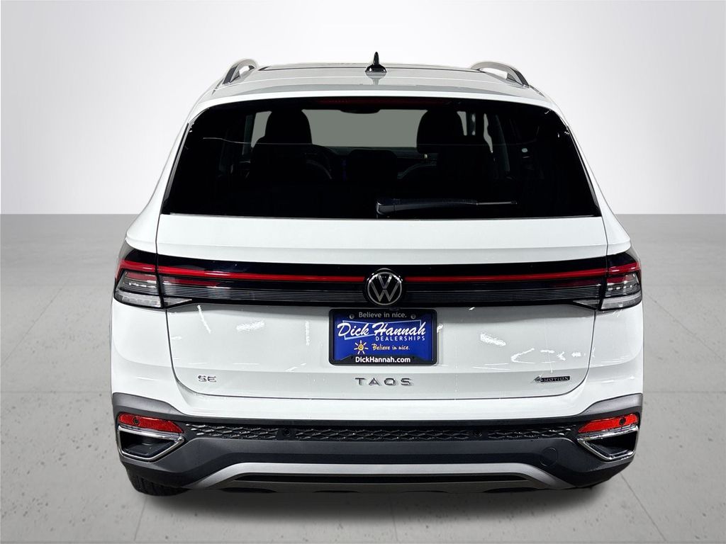 2025 Volkswagen Taos SE photo 3