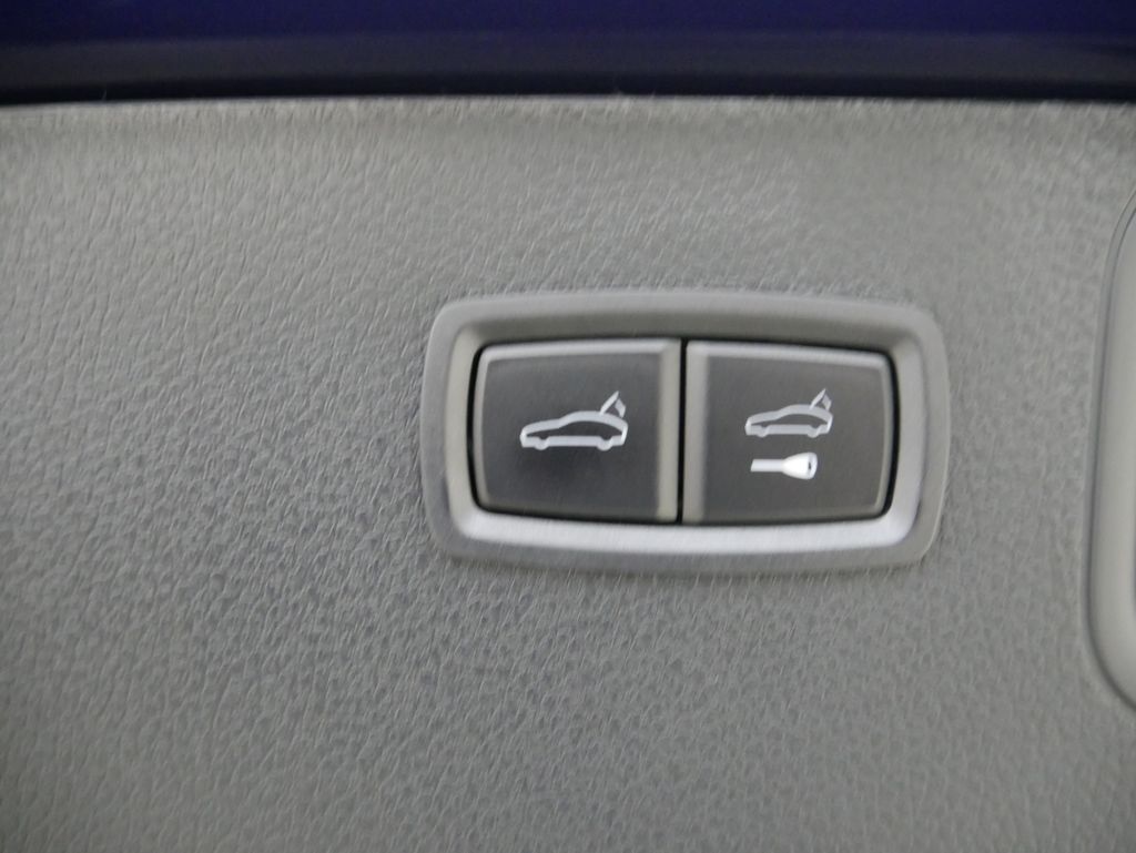 Thumbnail: 2026 Porsche Macan - 23