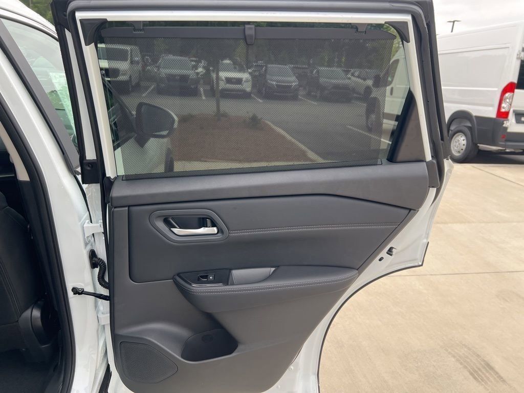 2025 Everest White Pearl Nissan Rogue SV FWD SUV
