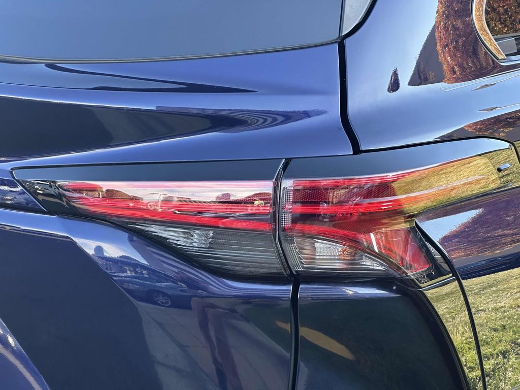 2022 Toyota Sienna Platinum 8