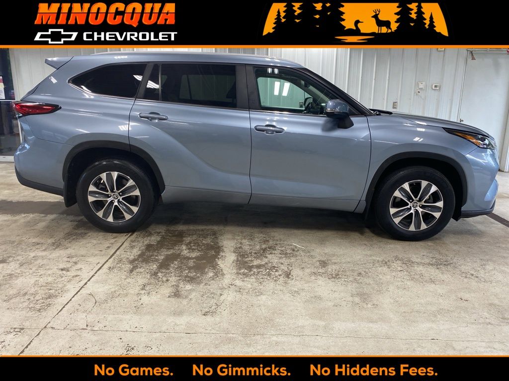 Moon Dust 2023 Toyota Highlander SUV / Crossover All-Wheel Drive 8-Speed Automatic
