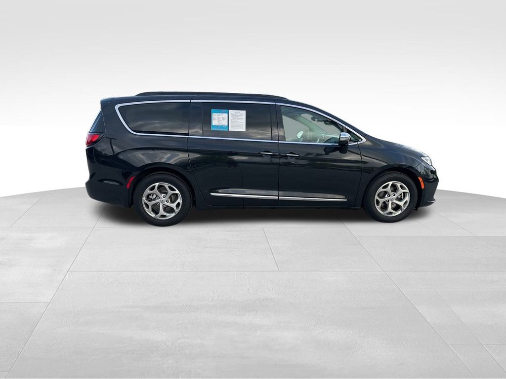 2023 Chrysler Pacifica Limited 9