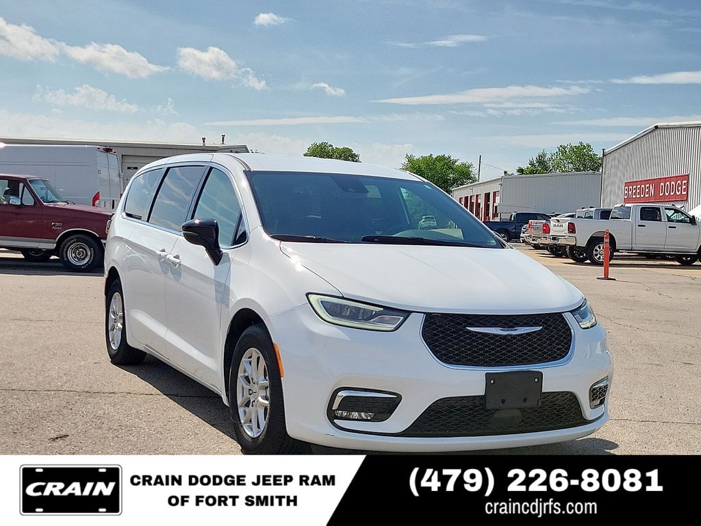 Bright White Clearcoat 2025 Chrysler Pacifica Minivan Front-Wheel Drive 9-Speed Automatic