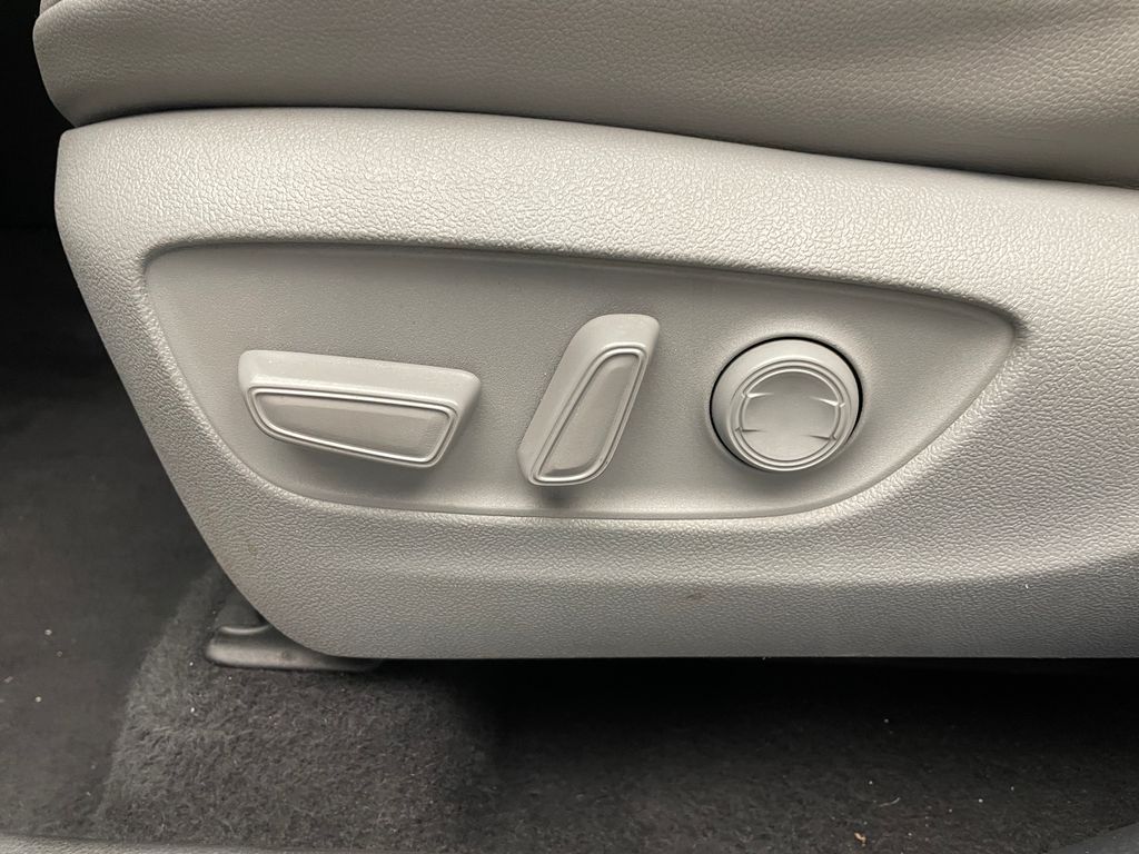 Thumbnail: 2021 Toyota Highlander - 14