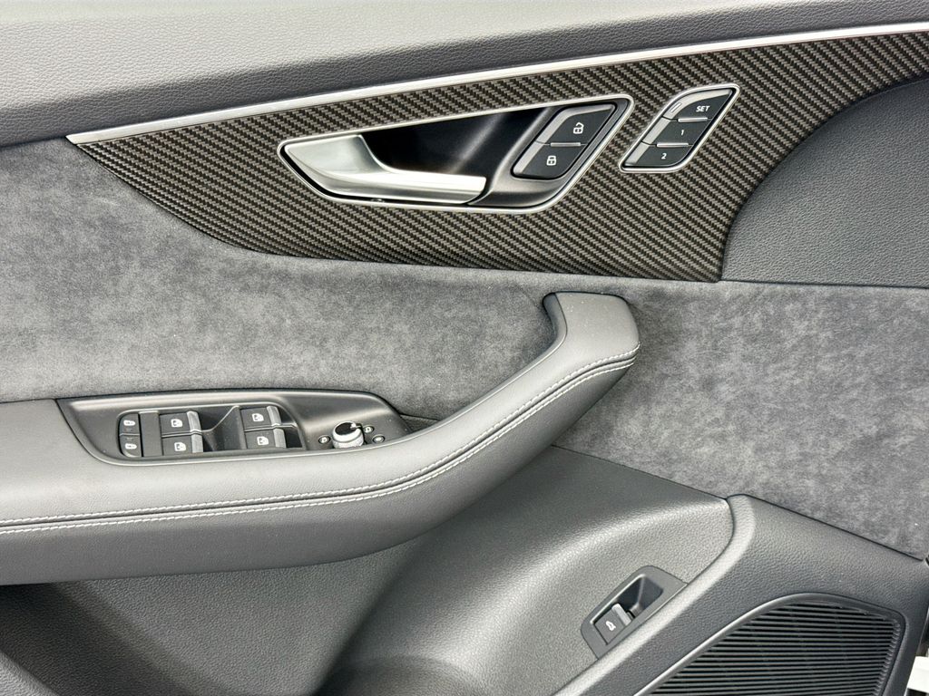 Thumbnail: 2026 Audi SQ7 - 24