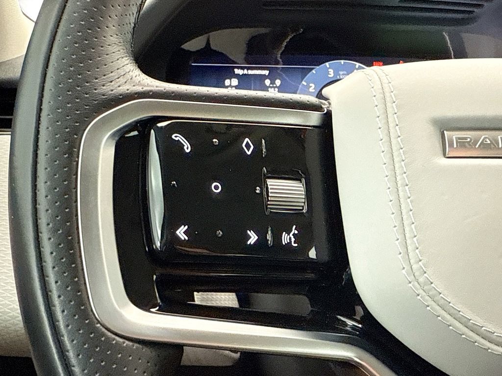 Thumbnail: 2023 Land Rover Range Rover Evoque - 11