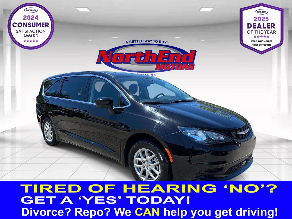 Diamond Black Crystal Pearlcoat 2024 Chrysler Voyager LX FWD Minivan Front-Wheel Drive 9-Speed Automatic