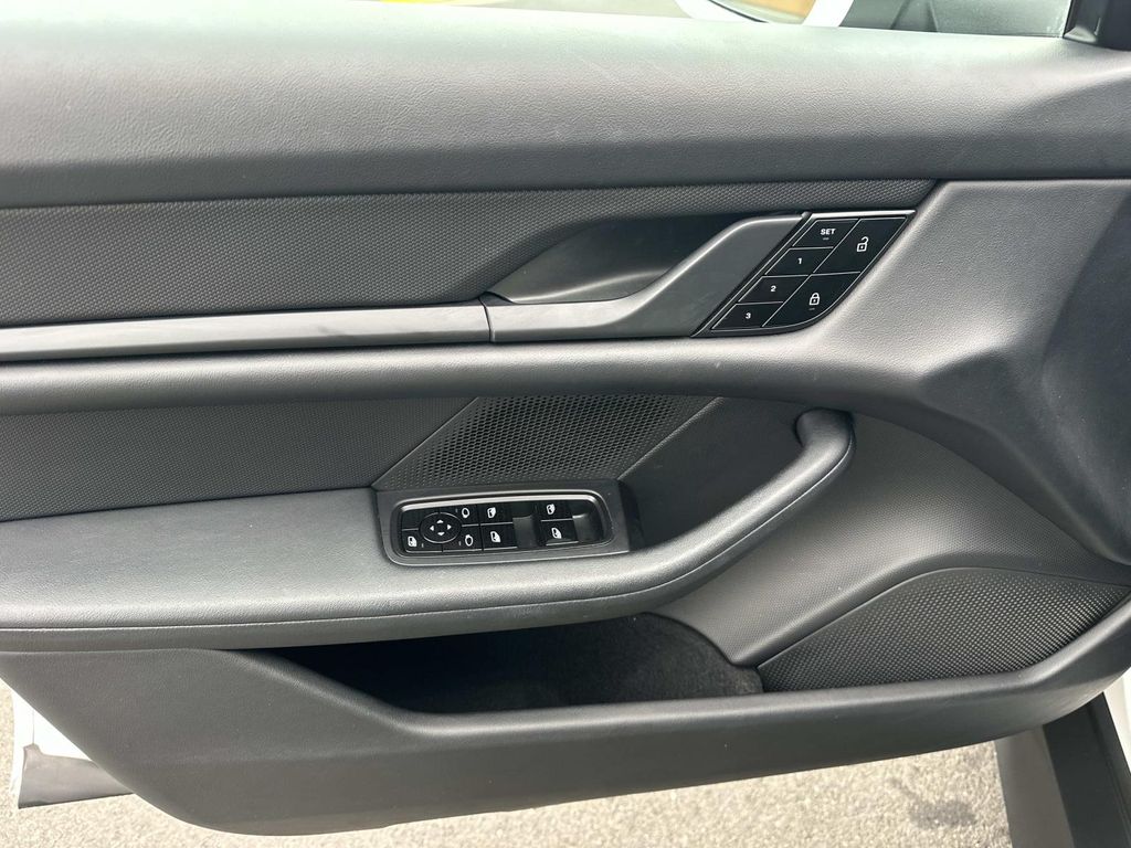 Thumbnail: 2021 Porsche Taycan - 30