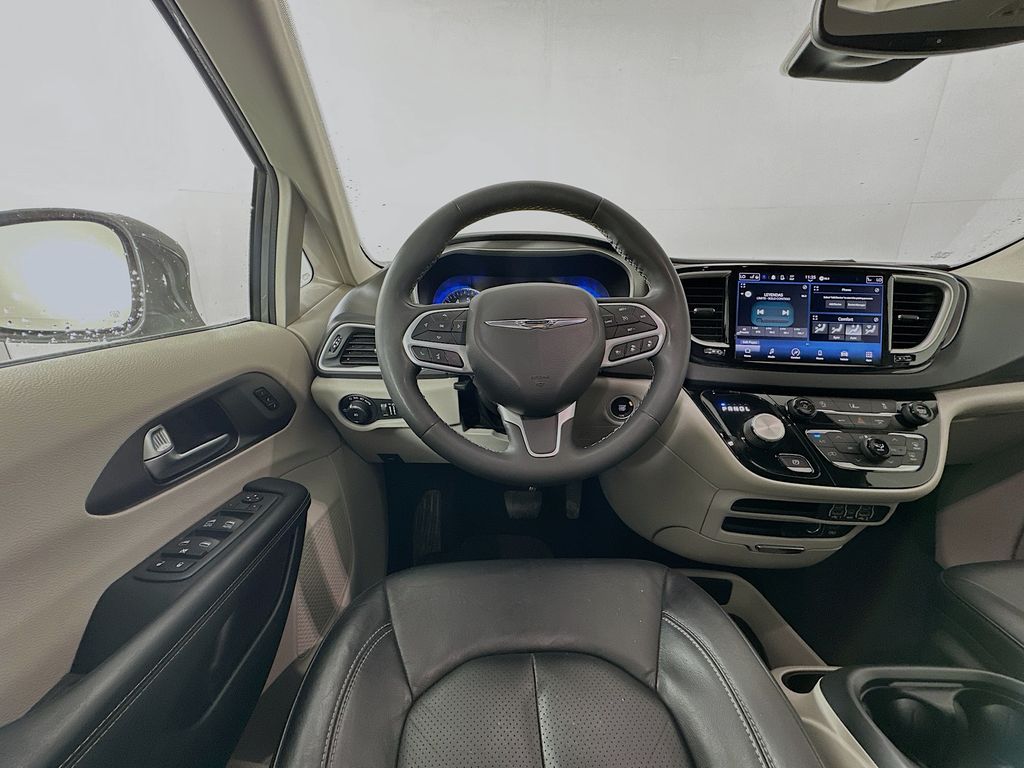 Thumbnail: 2022 Chrysler Pacifica - 22