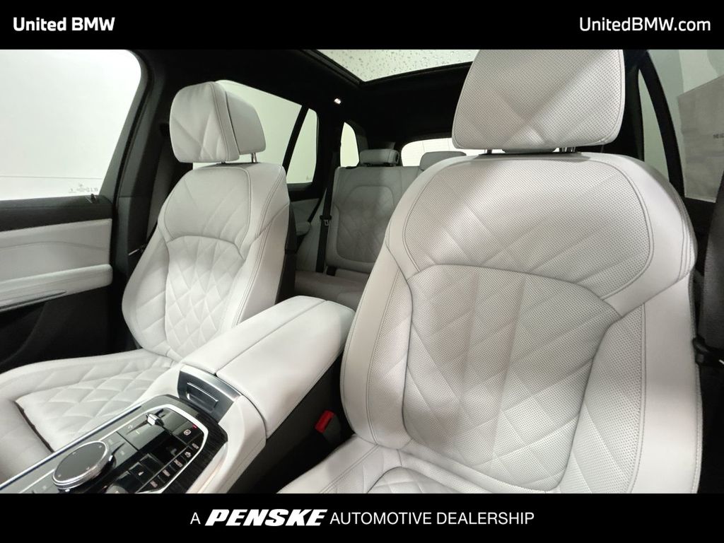 Thumbnail: 2026 BMW X5 - 13