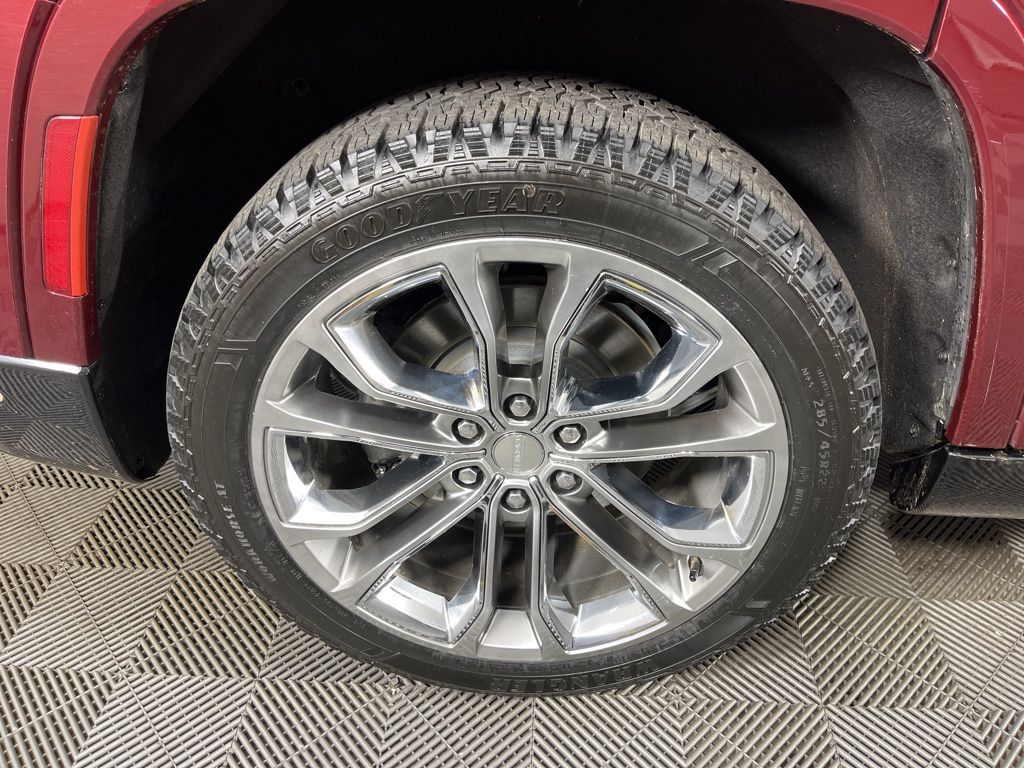 Thumbnail: 2023 Jeep Grand Wagoneer - 16