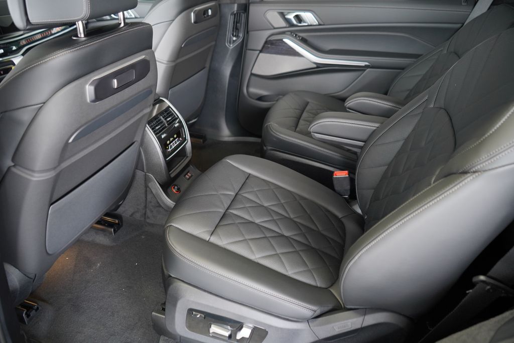 Thumbnail: 2026 BMW X7 - 19