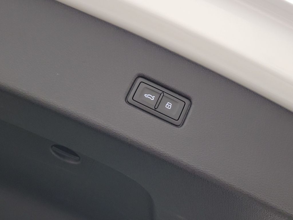 Thumbnail: 2023 Audi SQ5 - 10