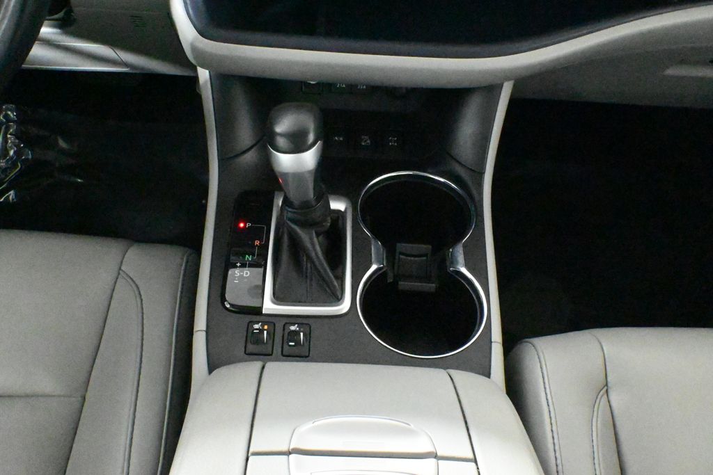 Thumbnail: 2019 Toyota Highlander - 22