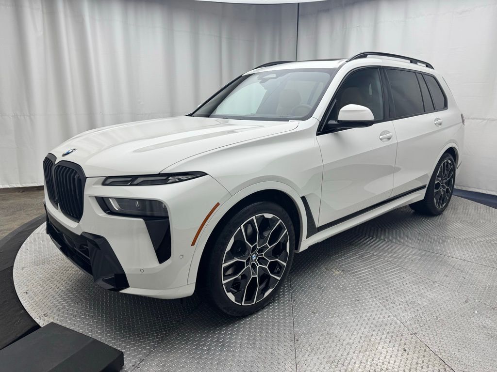 2023 BMW X7 xDrive40i Hero Image