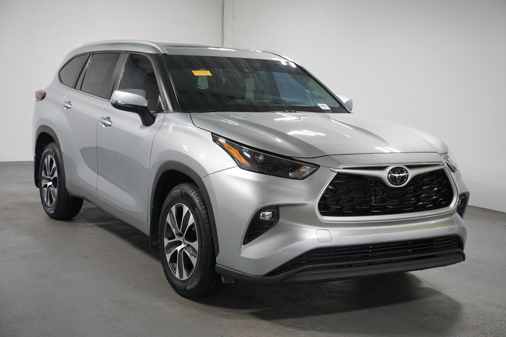 Thumbnail: 2024 Toyota Highlander - 3