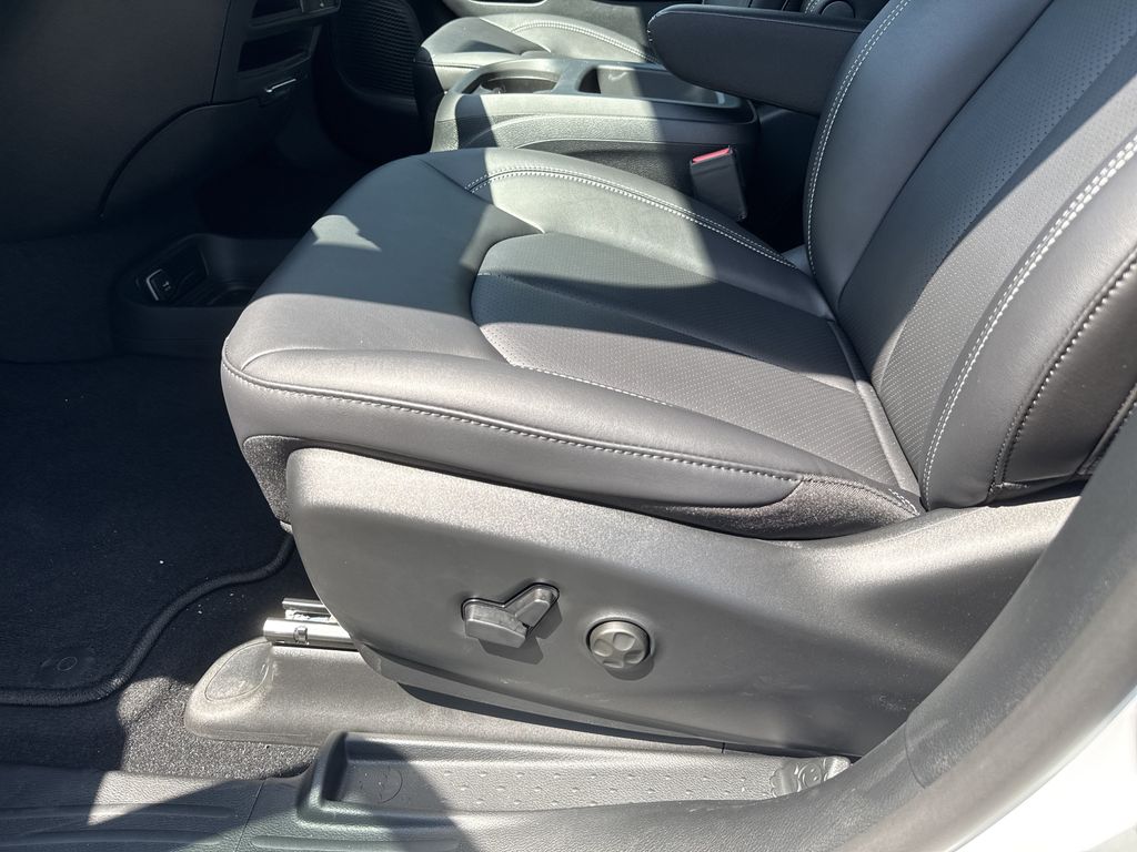 2026 Chrysler Pacifica Select White at River Oaks CDJR