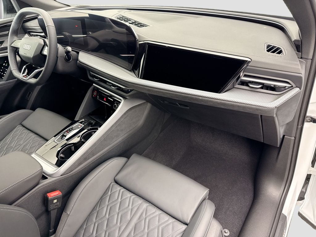 Thumbnail: 2025 Audi SQ5 - 16