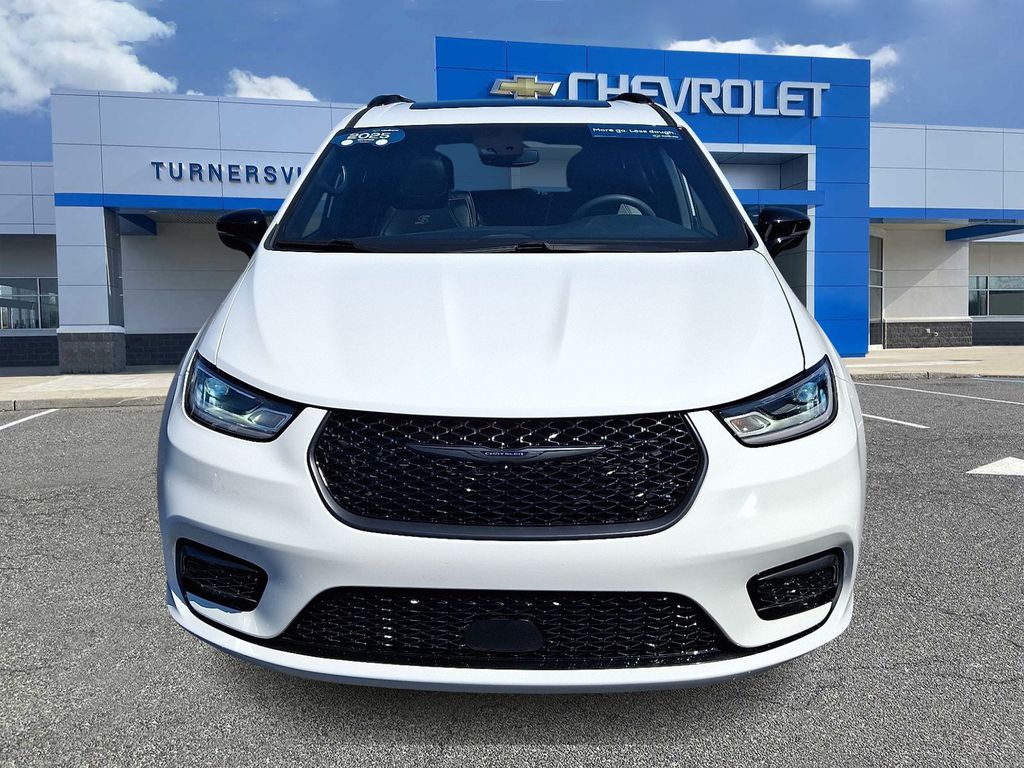 Thumbnail: 2025 Chrysler Pacifica - 2