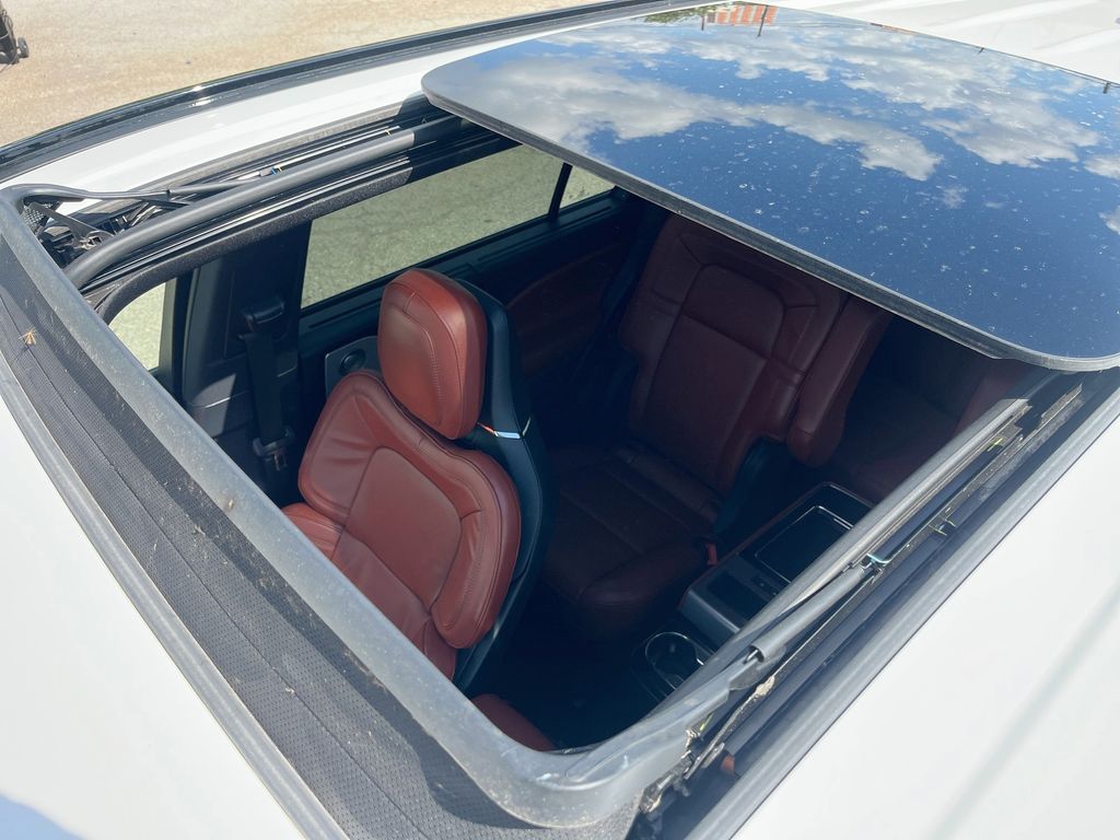 2025 Lincoln Aviator Reserve White at AutoSavvy Houston Southwest