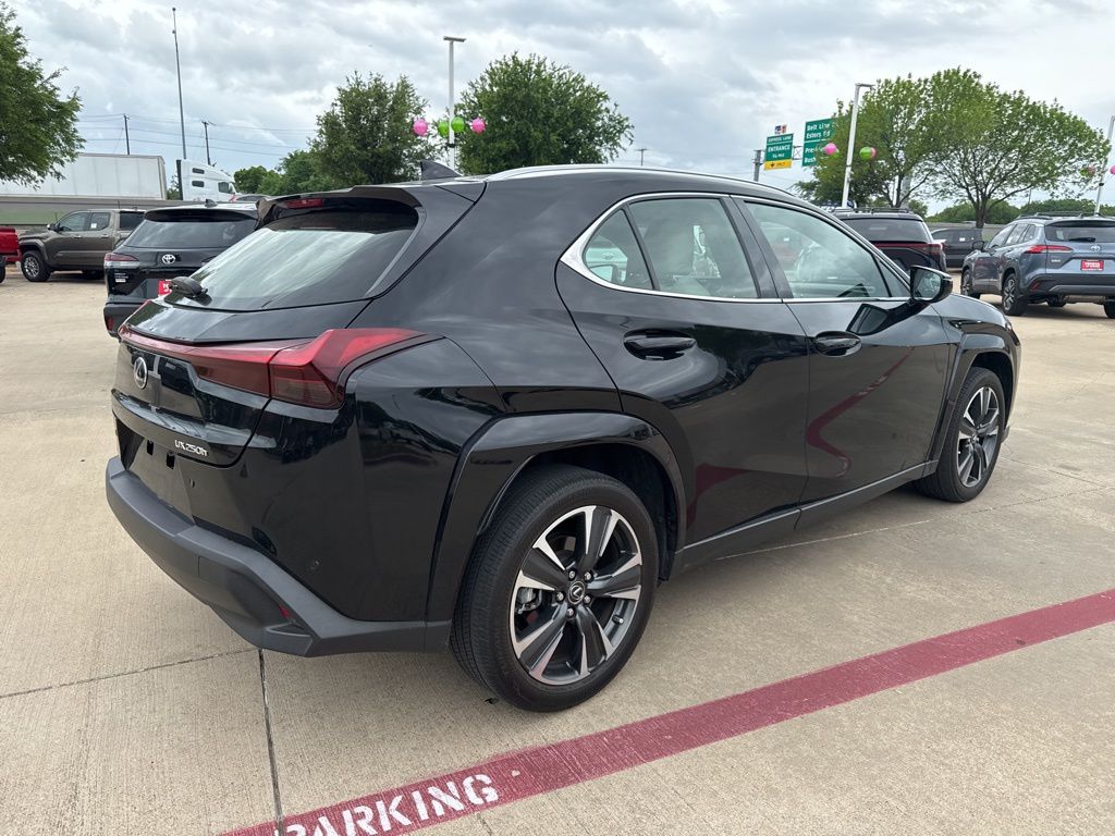 View vehicle photo 5