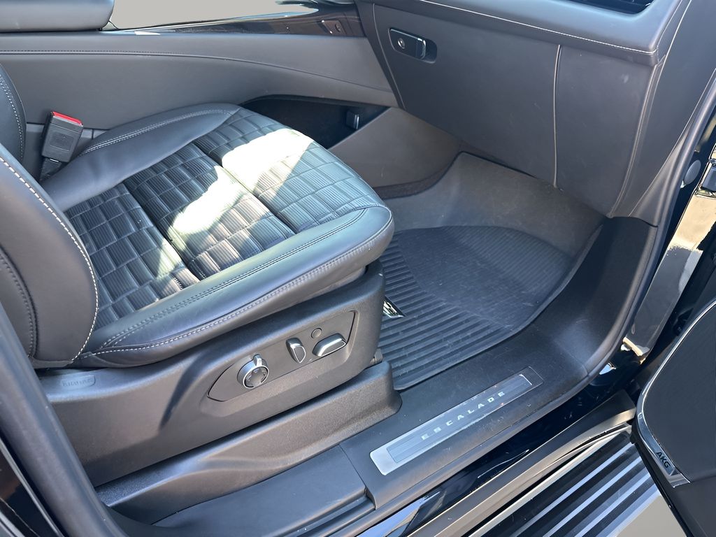 Used Car 2023 Cadillac Escalade  V-series For Sale Under $110,000 In Austin, Texas