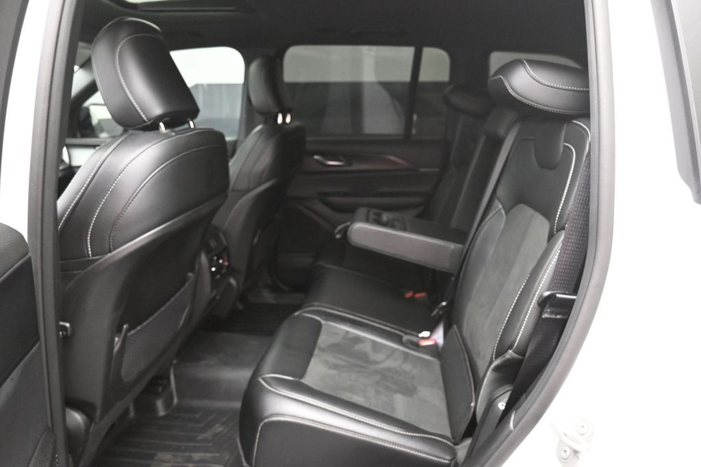 Used 2025 Jeep Grand Cherokee SUV