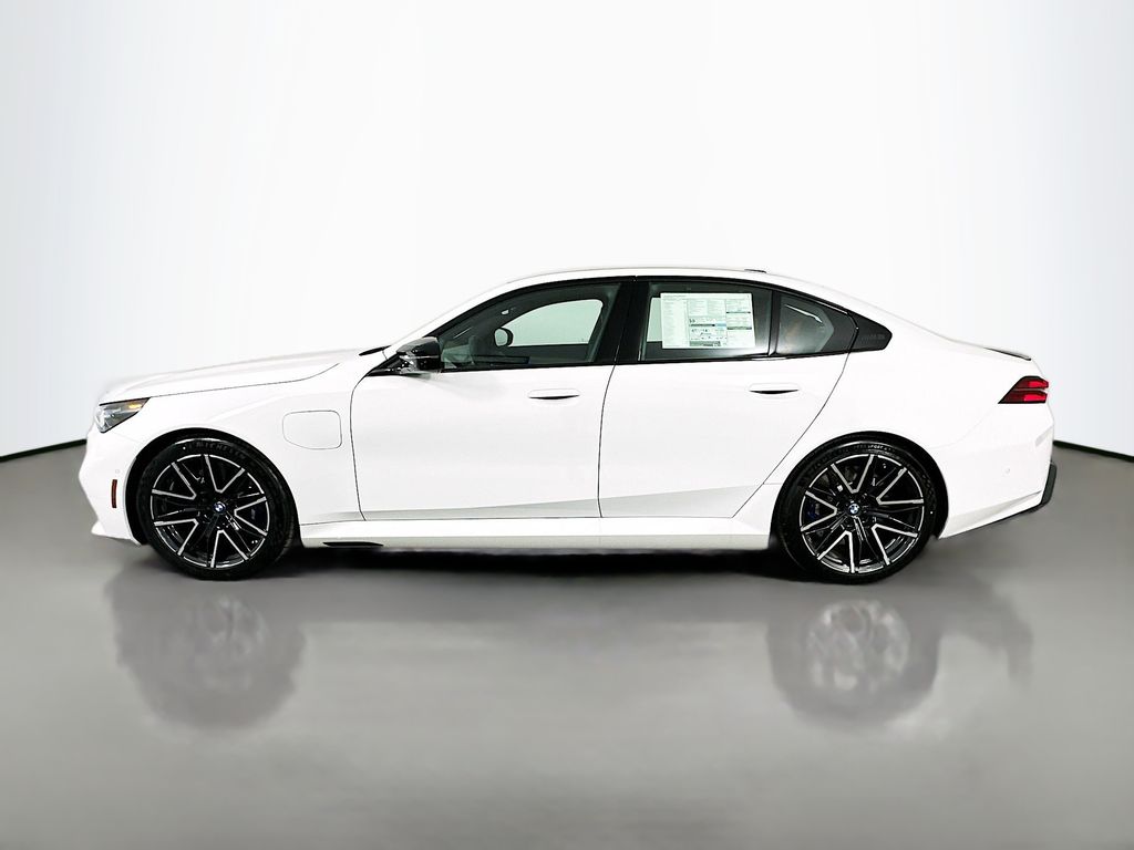 Thumbnail: 2026 BMW M5 - 8