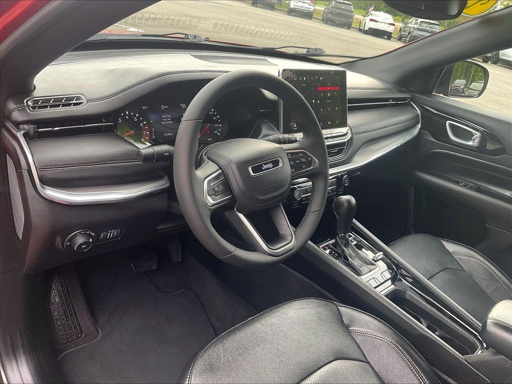 2023 Jeep Compass — photo 8